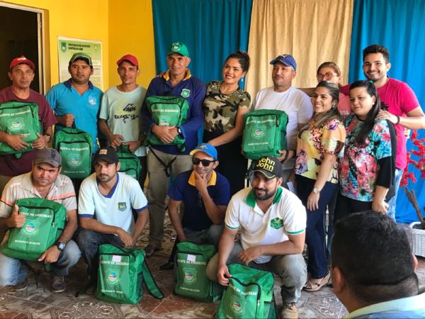 Na Secretaria de Saúde: Agentes recebem kits de combate às endemias.