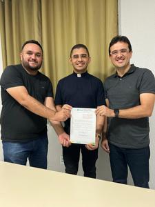 Júnior Abreu - Presidente da Câmara Municipal, Pároco da cidade - Luís Erdegildo e o prefeito Tiago Abreu